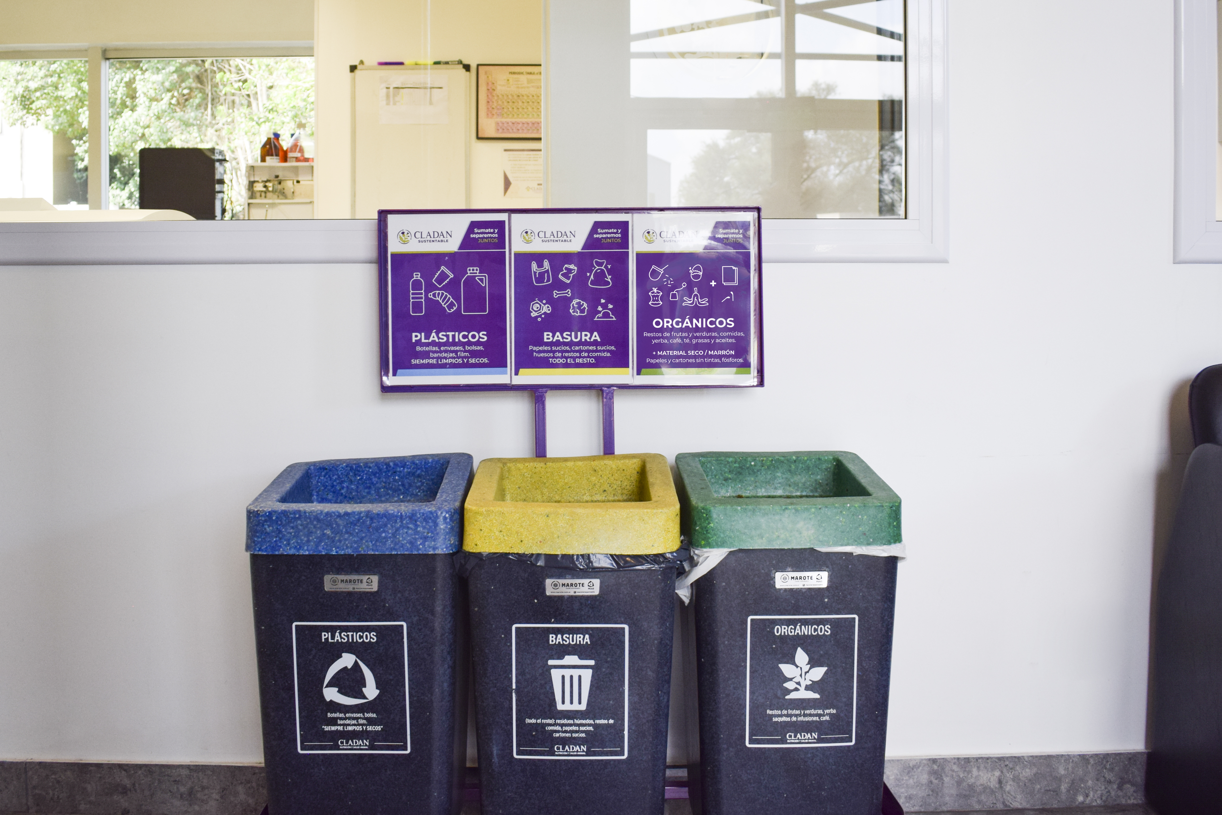 Tachos de reciclado de materiales plásticos, orgánicos y basura